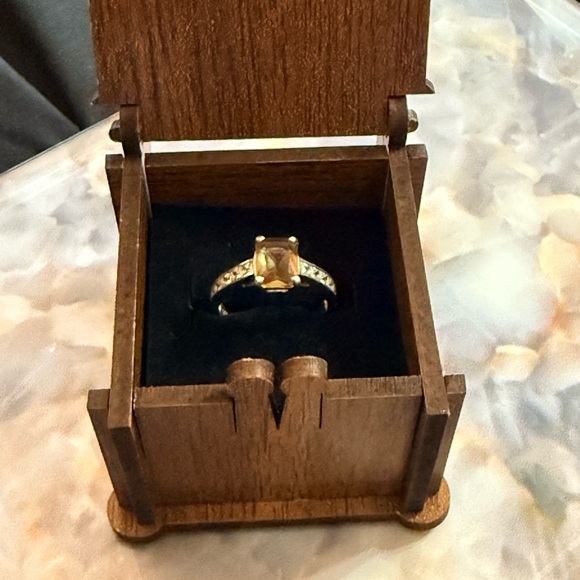 Color changing gemstone ring - Picture 3 of 7